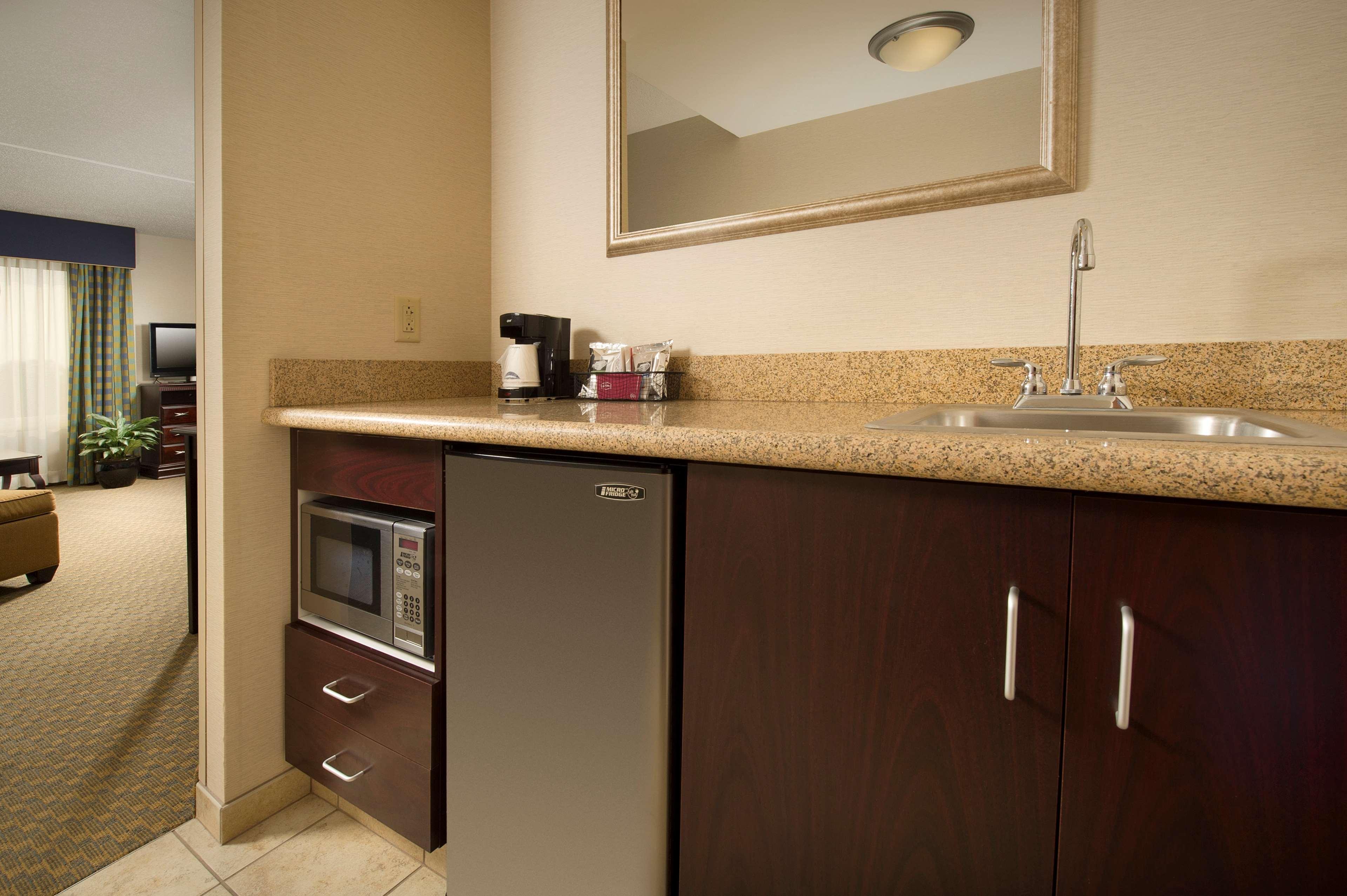Hampton Inn Syracuse Clay Liverpool Restaurant photo