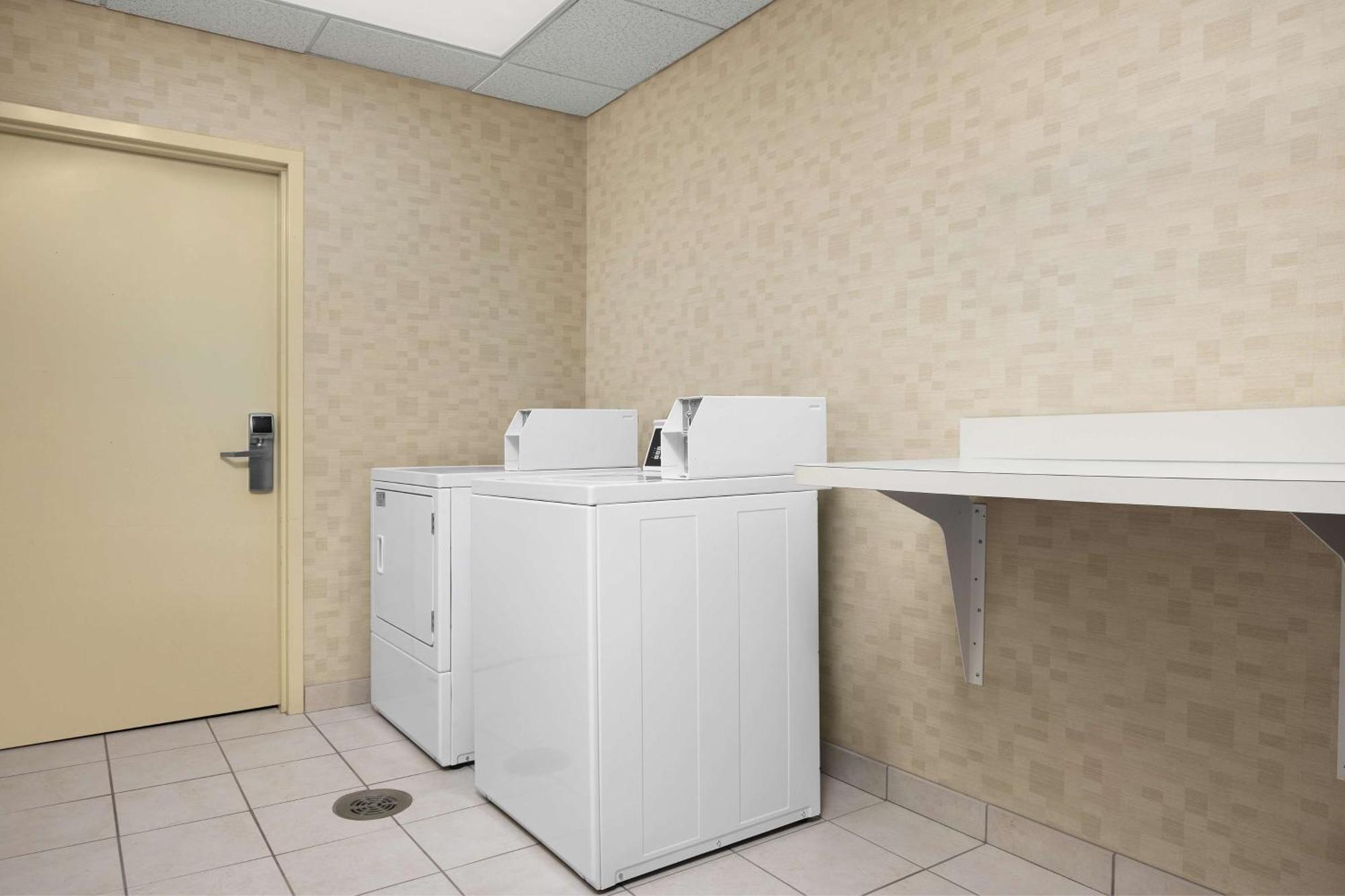 Hampton Inn Syracuse Clay Liverpool Exterior photo